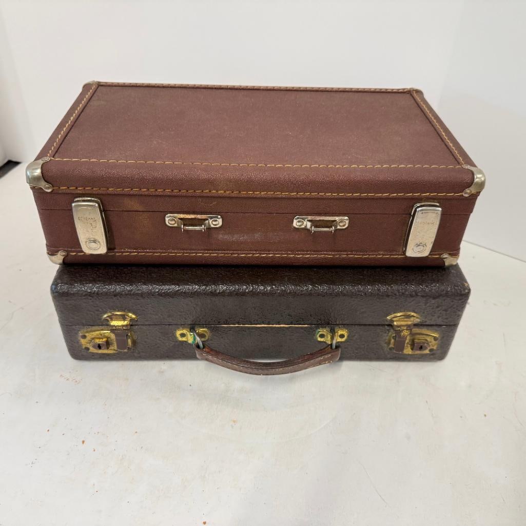 2 Clarinets in cases - 10