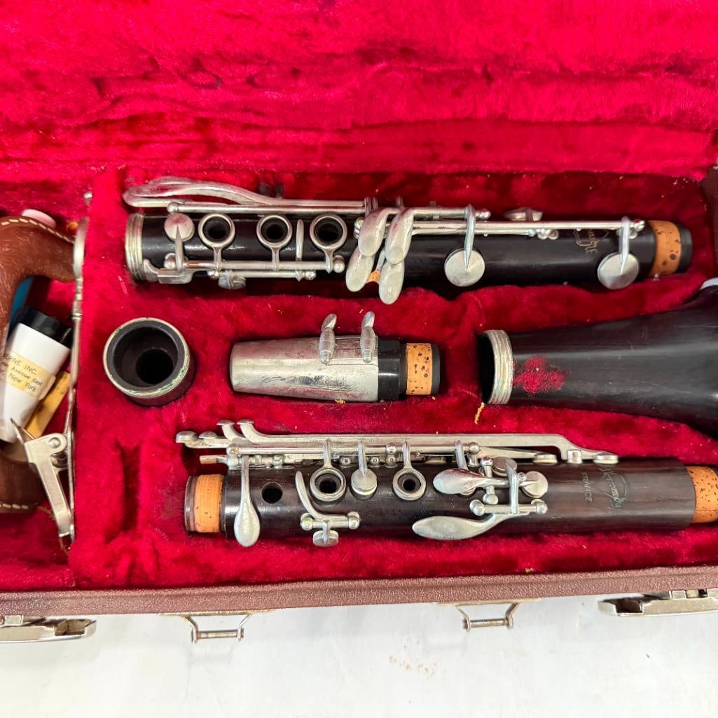 2 Clarinets in cases - 2
