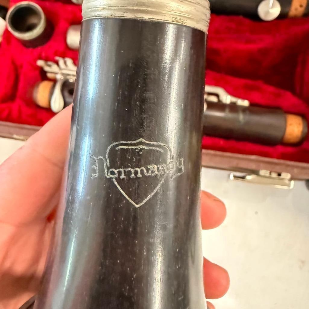 2 Clarinets in cases - 5