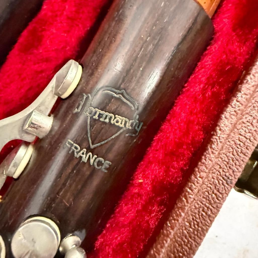 2 Clarinets in cases - 6