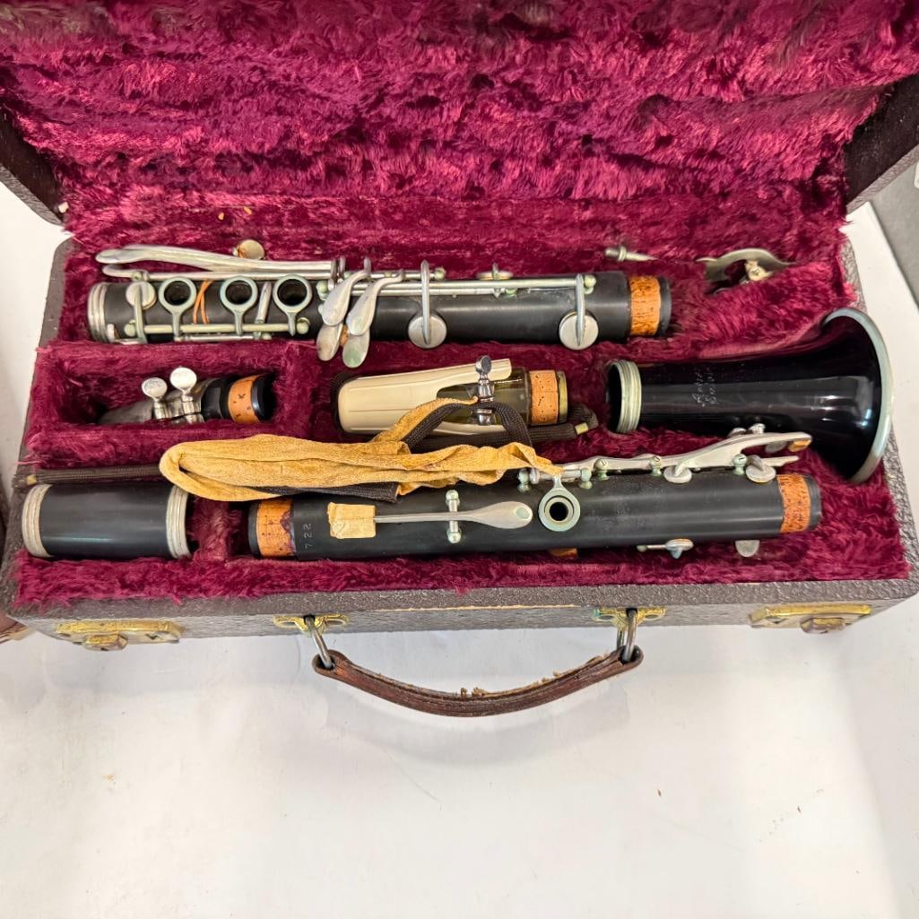 2 Clarinets in cases - 7
