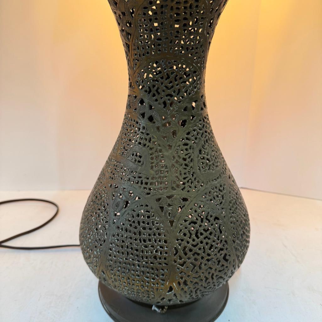 Middle Eastern handcrafted pierced table lamp - 3