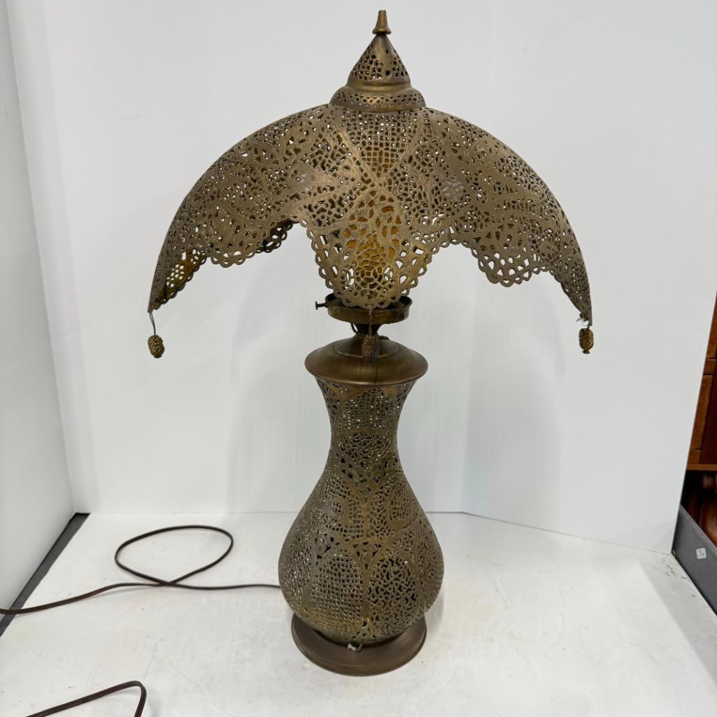 Middle Eastern handcrafted pierced table lamp - 4