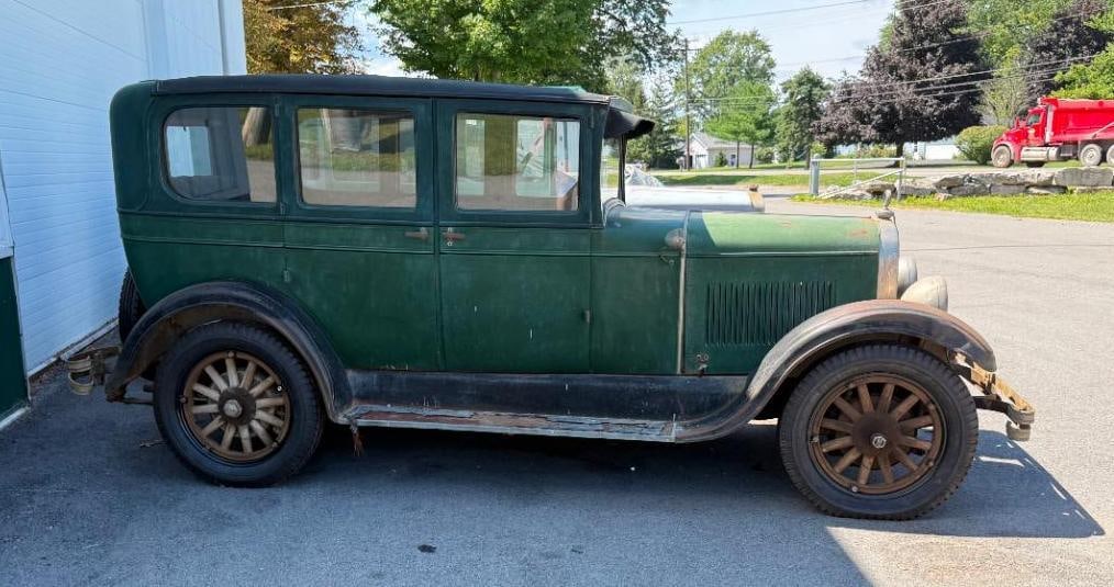 1928 Chandler Model 131 Sedan: 1928 Chandler Model 131 Sedan.