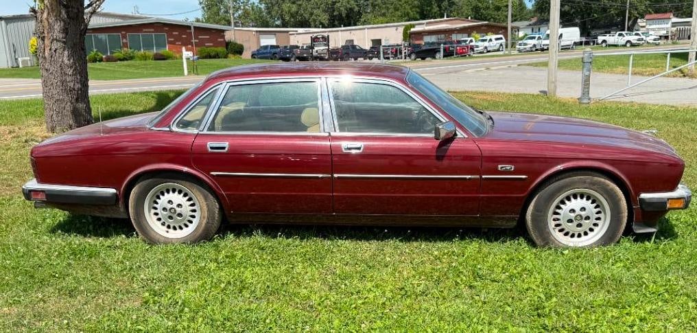 1988 Jaguar XJ6 (1 of 8)