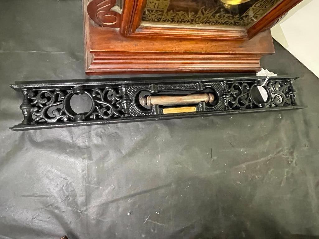 Mantel clock, level and brush - 4