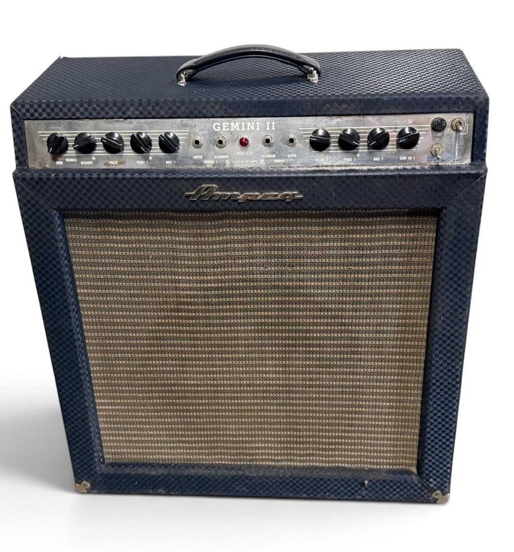 Ampeg Gemini II guitar amp: Ampeg Gemini II guitar amp. Tested and working. Approx. 27 x 25 x 12 inches.