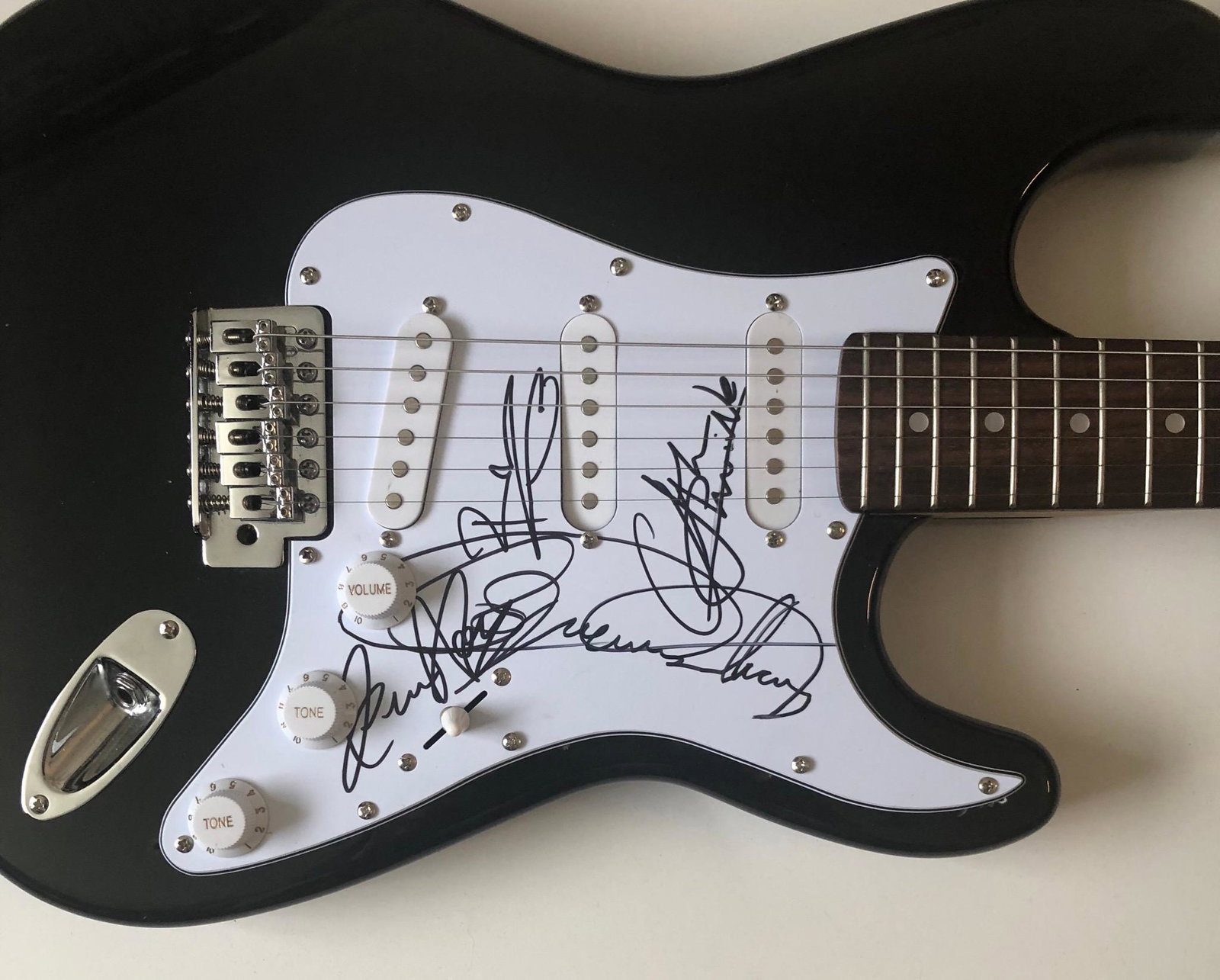 The Who Fully Signed Electric Guitar Certified Daltrey: This lot is an electric guitar, autographed by Roger Daltrey, Pete Townshend, John Entwistle and Kenney Jones of The Who. Item comes with Certificate of Authenticity guaranteeing it for a lifetime and