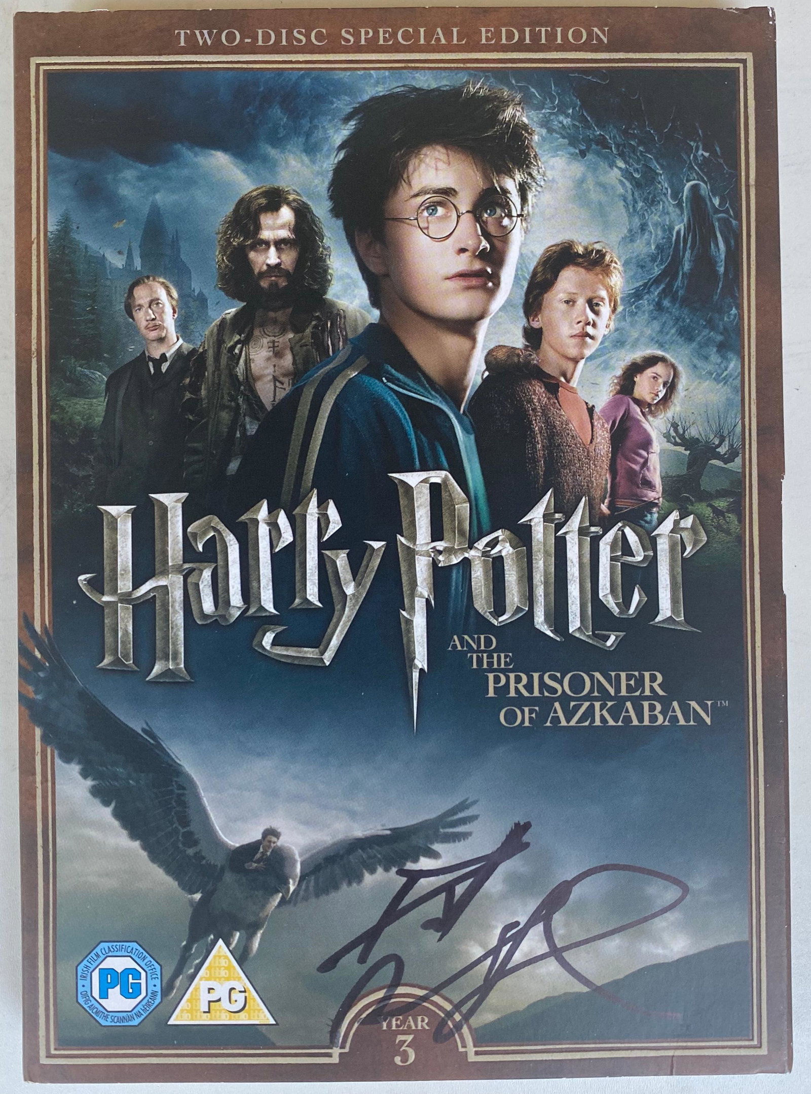 Daniel Radcliffe Signed Harry Potter Prisoner of: This lot is a DVD autographed by Daniel Radcliffe