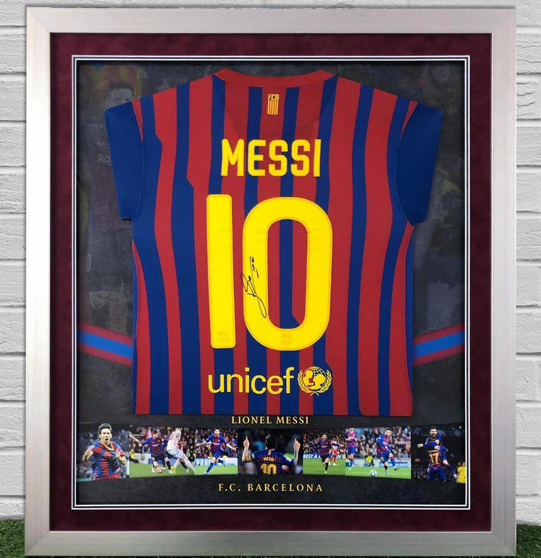 Lionel Messi Framed Barcelona Soccer Football Shirt: This lot is a framed Barcelona shirt, autographed by Lionel Messi