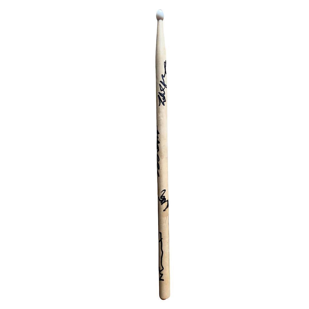 Oasis Fully Signed Drumstick Certified: This lot is a drumstick autographed by Liam Gallagher, Noel Gallagher, Gem Archer, Andy Bell and Zak Starkey of Oasis. Item comes with Certificate of Authenticity, guaranteeing it for a lifetime.