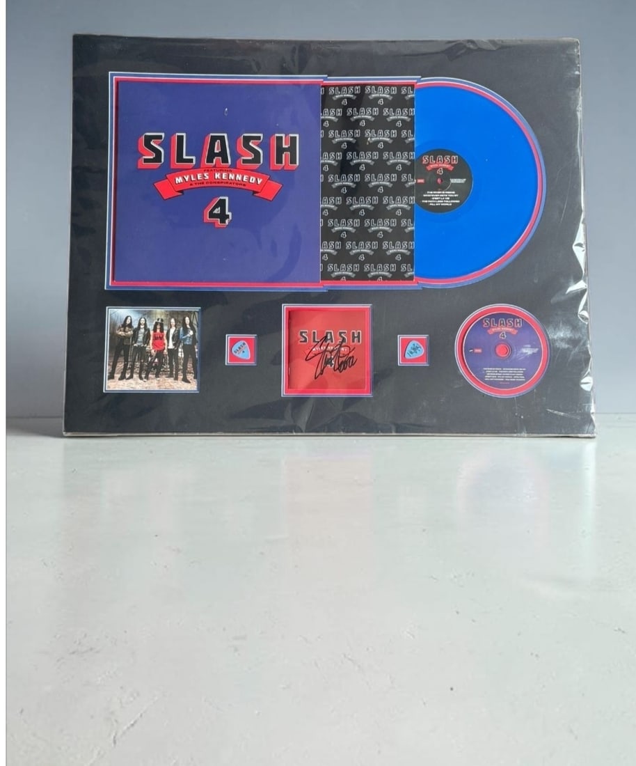Slash Guns N' Roses Signed Mounted Display (1 of 2)