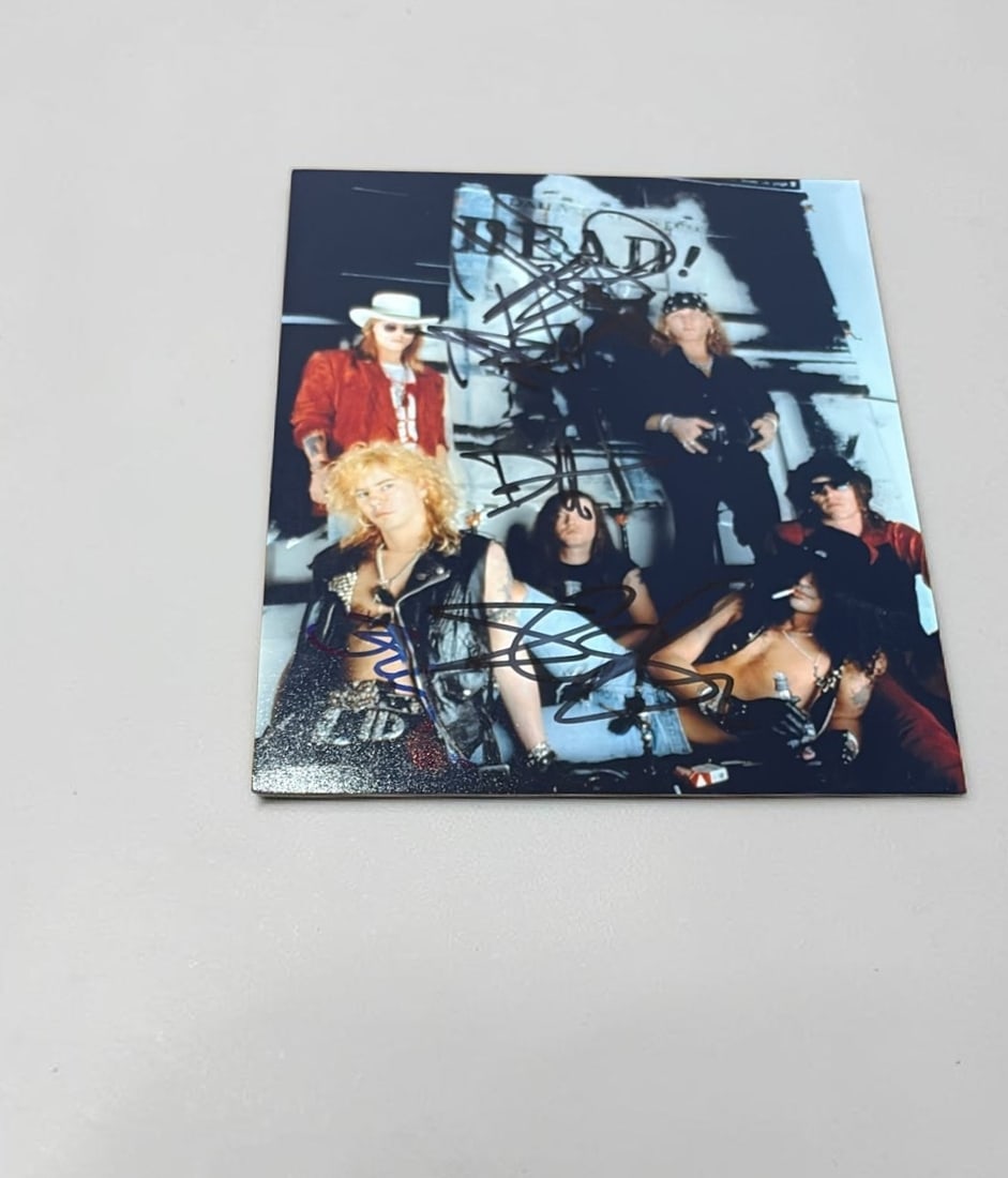Guns N' Roses Signed Photograph (1 of 1)
