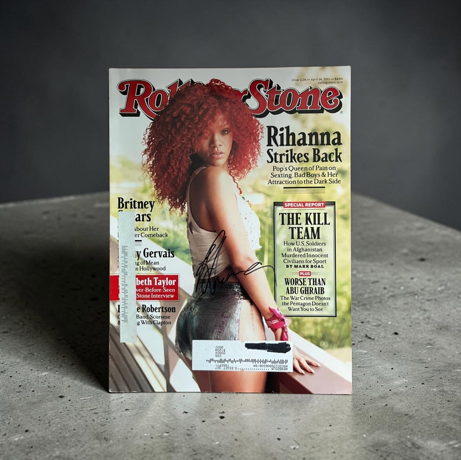 Rhianna Signed Rolling Stones Magazine (1 of 1)