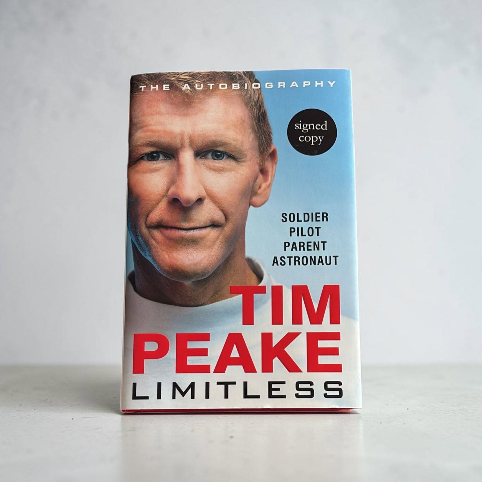 Tim Peake Signed Hardback Book: This lot is a hardback book (Limitless), autographed by Tim Peake. If you wish to upgrade to a third party authentication with holographic QR code and item scoring, an additional charge of ?30 would b