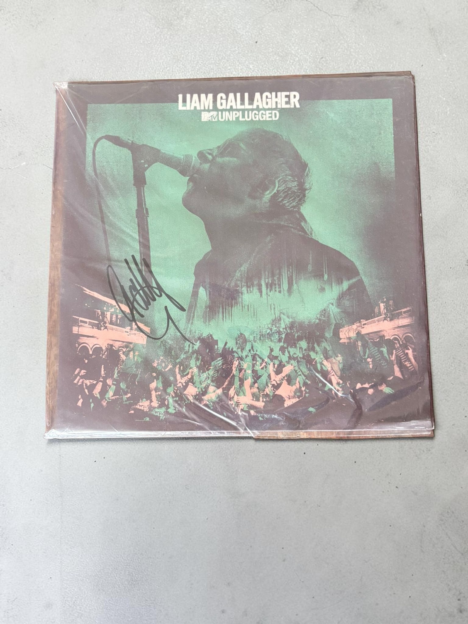 Liam Gallagher Oasis Signed MTV Unplugged Vinyl LP Beckett BAS Authenticated: This lot is a vinyl LP (MTV Unplugged), autographed by Liam Gallagher of Oasis. Item comes with Beckett BAS authentication and Beckett Letter. If you wish to upgrade to a third party authentication