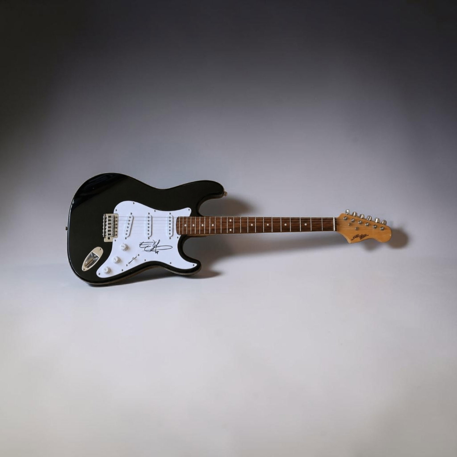 The Edge U2 Signed Electric Guitar: This lot is an electric guitar, autographed by The Edge of U2. If you wish to upgrade to a third party authentication with holographic QR code and item scoring, an additional charge of ?30 would be ap