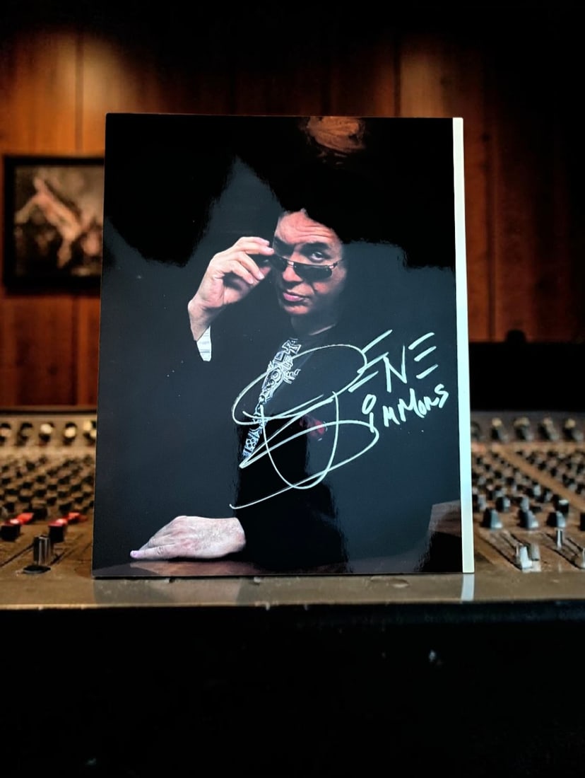 Gene Simmons Kiss Signed 8x10" photograph: This lot is an 8x10" photograph, autographed by Gene Simmons of Kiss. If you wish to upgrade to a third party authentication with holographic QR code and item scoring, an additional charge of 30 UK Po