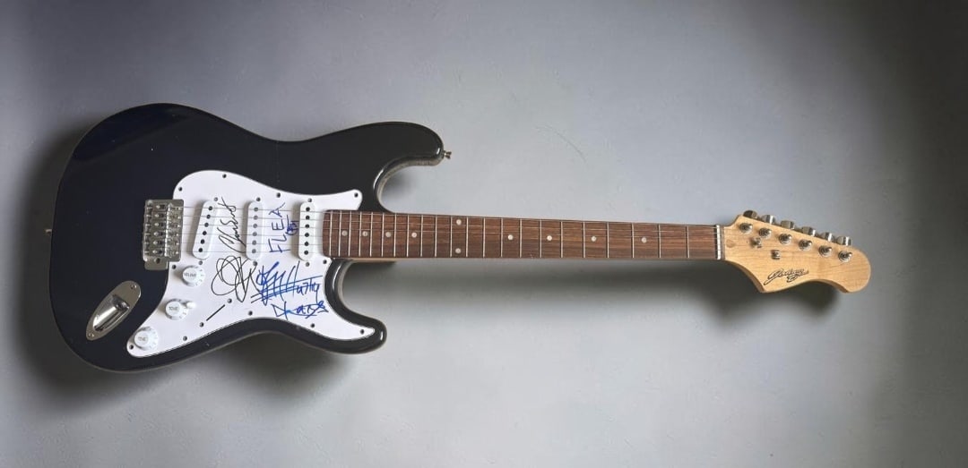 Red Hot Chili Peppers Signed Electric Guitar: This lot is an electric guitar, autographed by Anthony Kiedis, Flea, John Frusciante and Chad Smith of the Red Hot Chili Peppers. If you wish to upgrade to a third party authentication with holographi