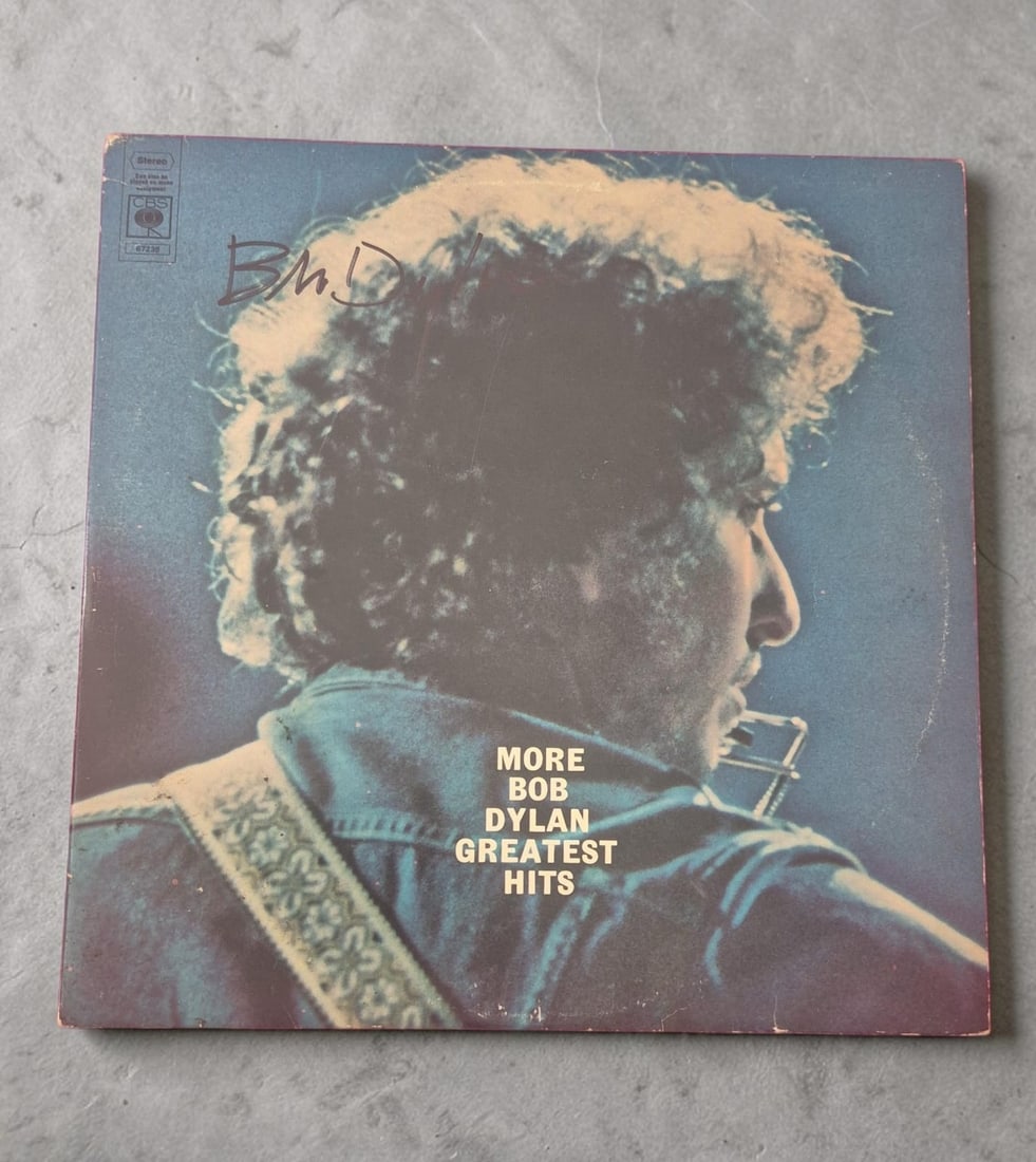 Bob Dylan More Greatest Hits Signed Vinyl LP: This lot is a vinyl LP (More Greatest Hits), autographed by Bob Dylan. If you wish to upgrade to a third party authentication with holographic QR code and item scoring, an additional charge of 30 UK P