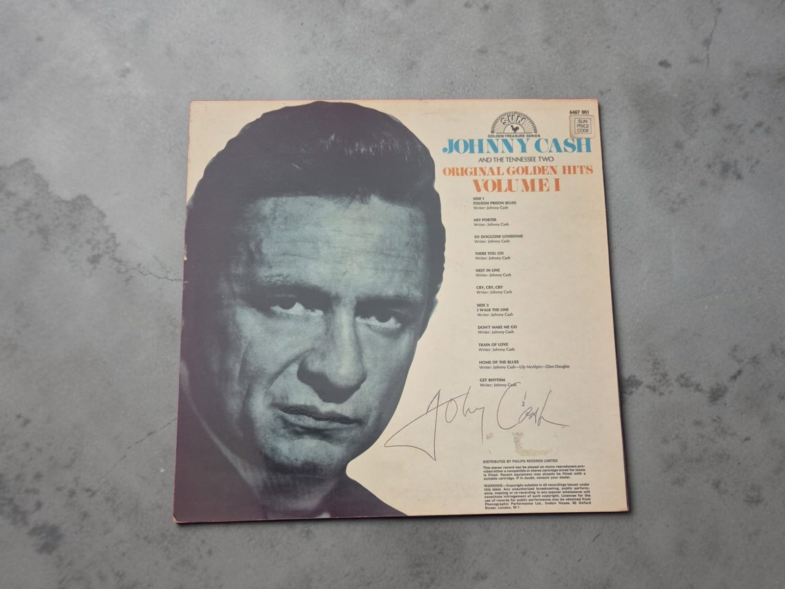 Johnny Cash Original Golden Hits Volume I Signed Vinyl LP: This lot is a vinyl LP (Original Golden Hits Volume I), autographed by Johnny Cash. If you wish to upgrade to a third party authentication with holographic QR code and item scoring, an additional char