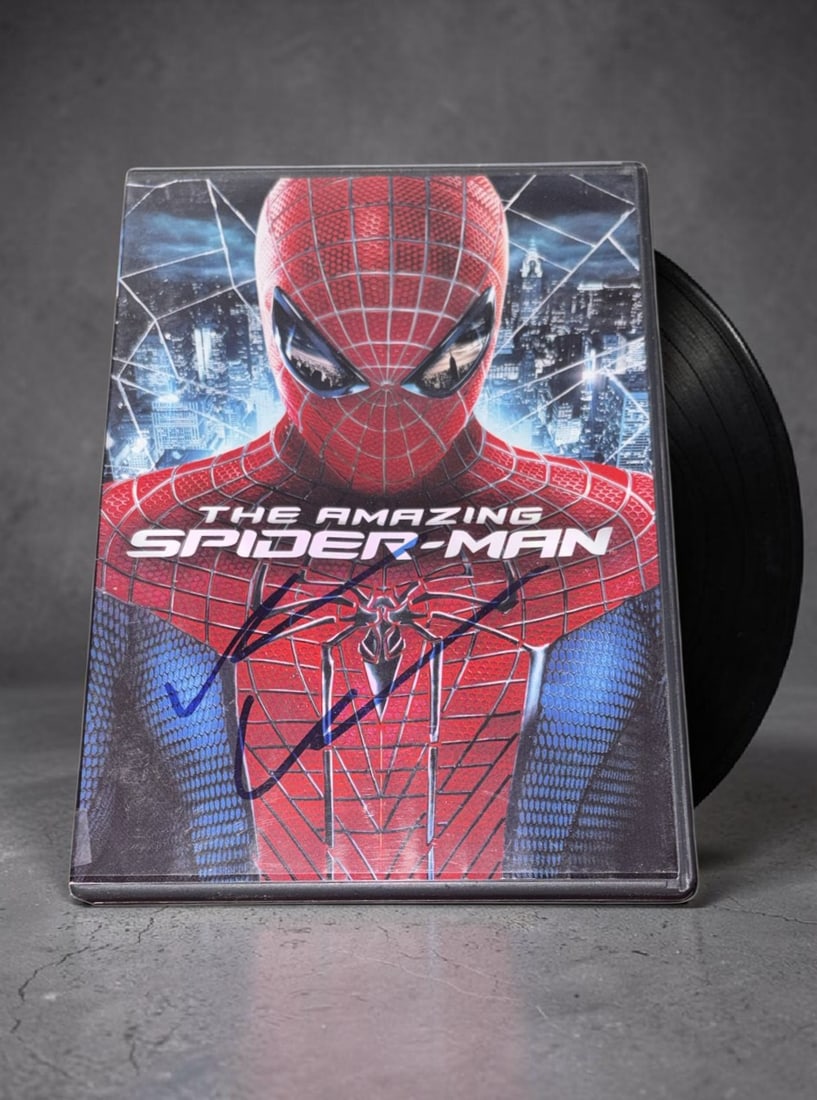 Andrew Garfield Signed DVD: This lot is a DVD (Amazing Spiderman), autographed by Andrew Garfield. If you wish to upgrade to a third party authentication with holographic QR code and item scoring, an additional charge of 30 UK P