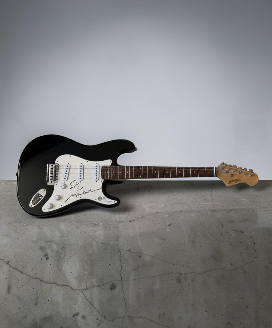 Pete Doherty Libertines Signed Stratocaster Style Electric Guitar ACOA Authenticated: This lot is a Stratocaster style electric guitar, autographed by Pete Doherty of the Libertines. Item comes with ACOA authentication. If you wish to upgrade to a third party authentication with hologr
