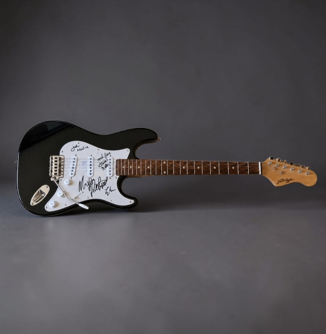 Fleetwood Mac Signed Electric Guitar (1 of 2)