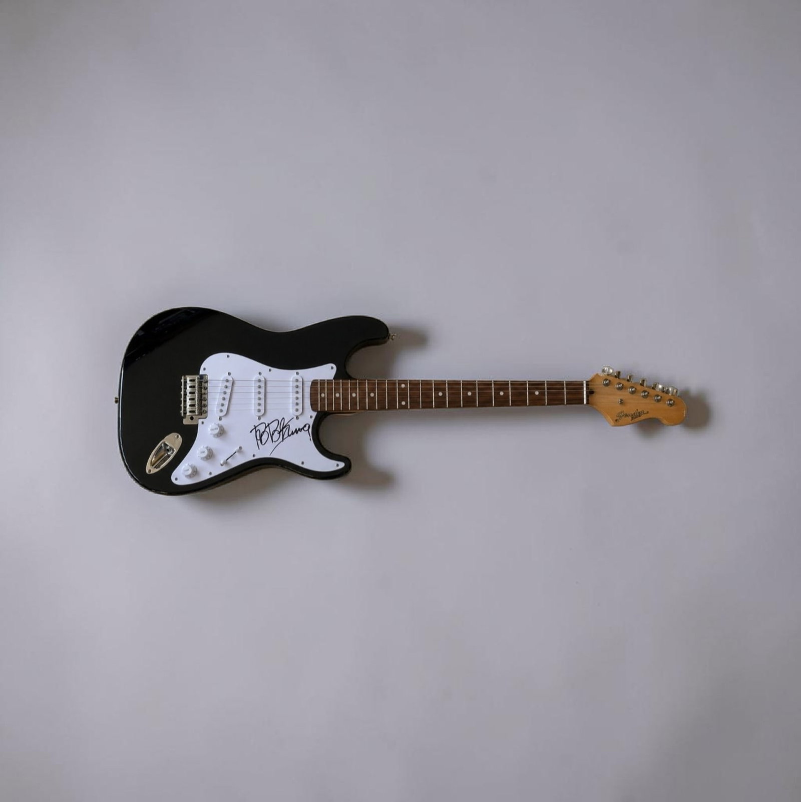 BB King Signed Electric Guitar (1 of 2)