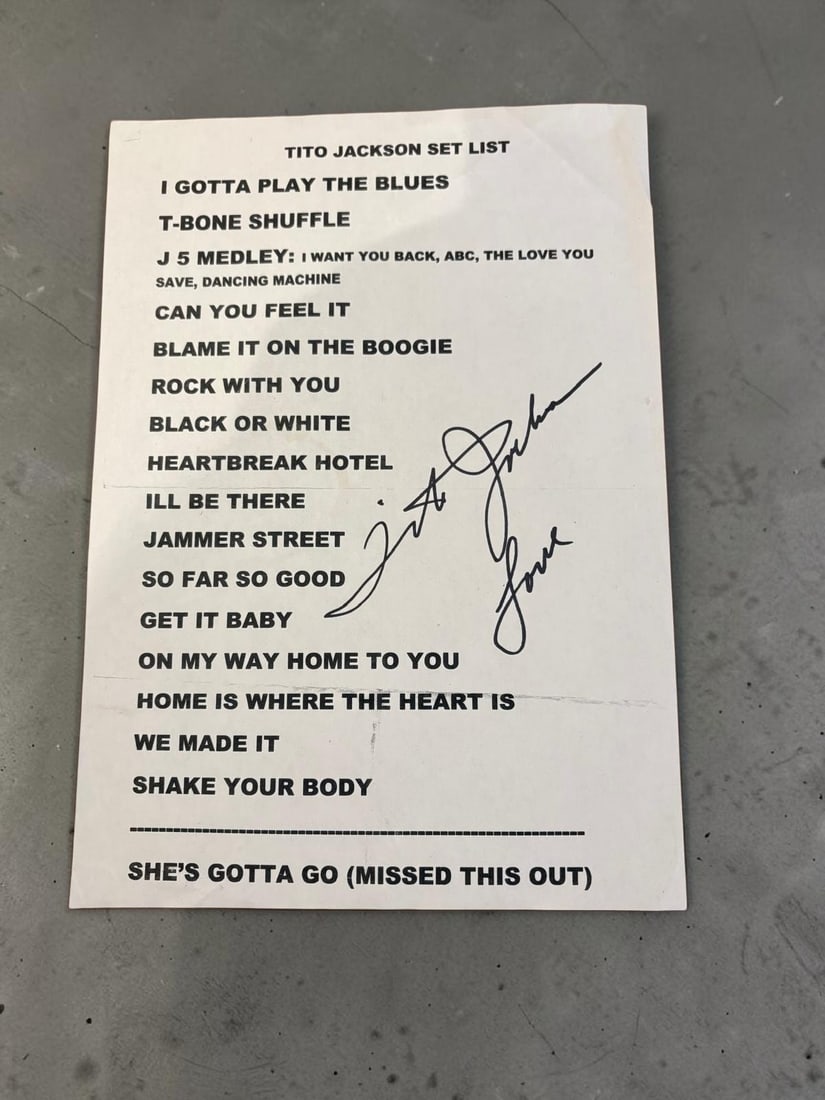Tito Jackson Signed Set List: This lot is a set list, autographed by Tito Jackson. If you wish to upgrade to a third party authentication with holographic QR code and item scoring, an additional charge of 30 UK Pound would be