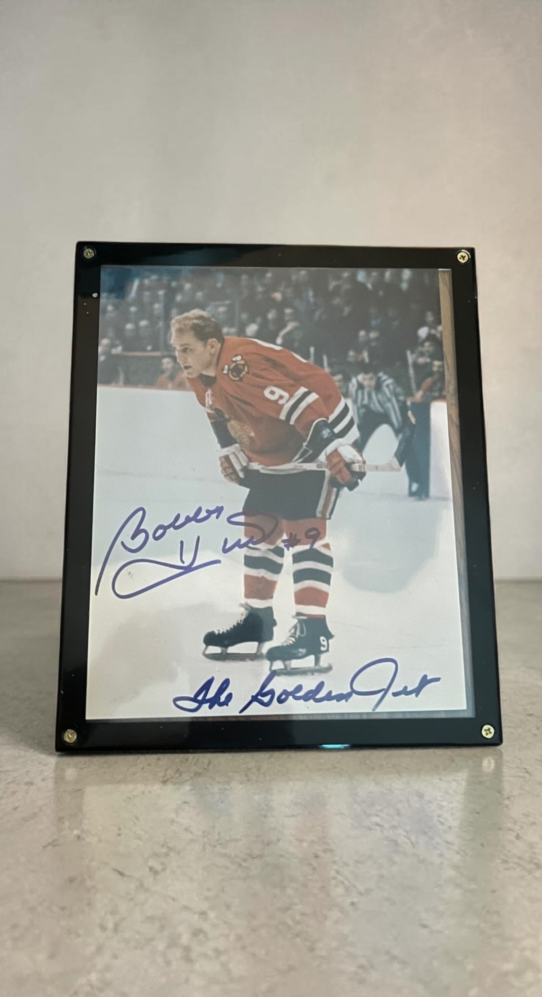Bobby Hull Signed Photograph: This lot is an 8x10" photograph, autographed by Bobby Hull. If you wish to upgrade to a third party authentication with holographic QR code and item scoring, an additional charge of 30 UK Pound would 