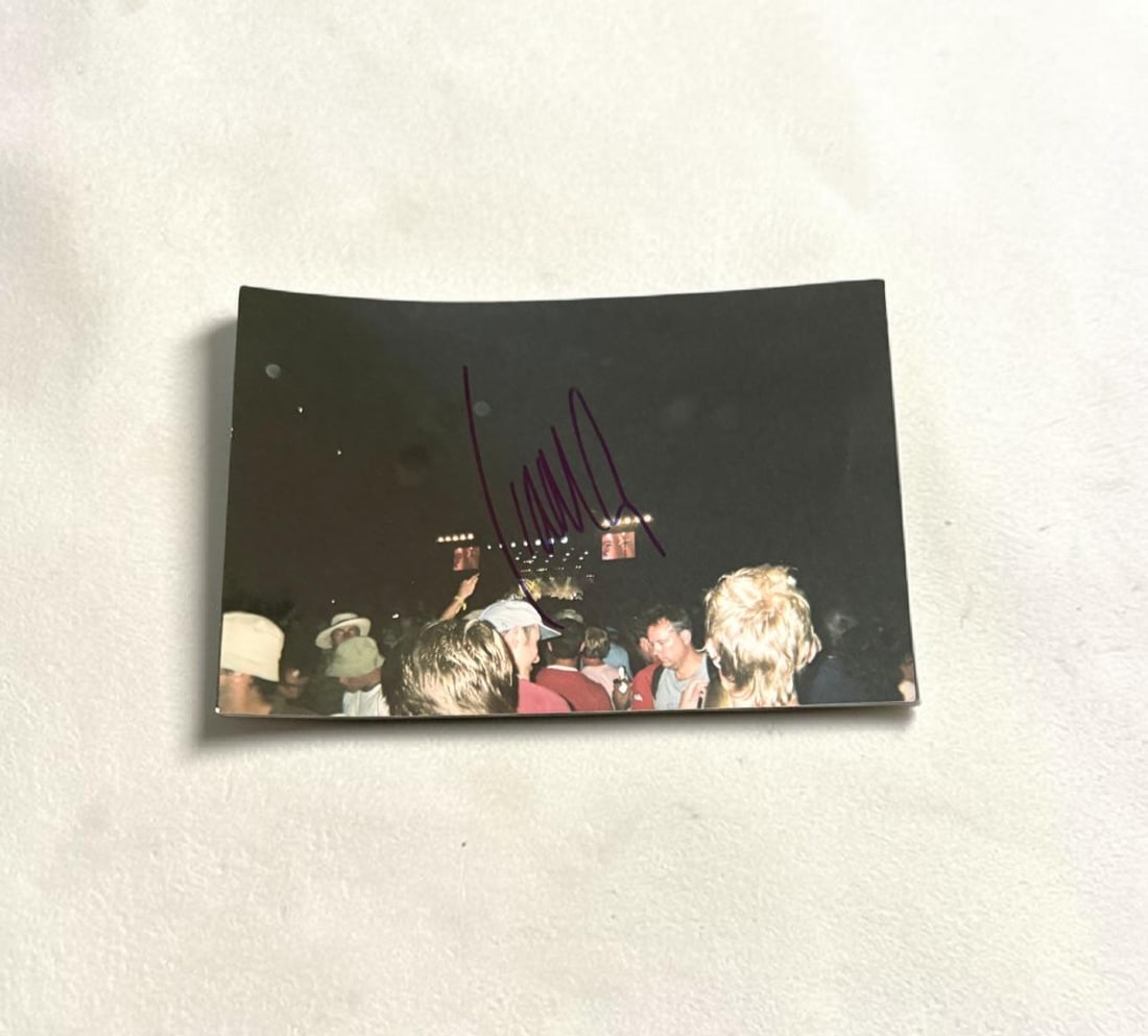Liam Gallagher Oasis Signed Photograph: This lot is a 5x3" photograph, autographed by Liam Gallagher of Oasis. If you wish to upgrade to a third party authentication with holographic QR code and item scoring, an additional charge of 30 UK P