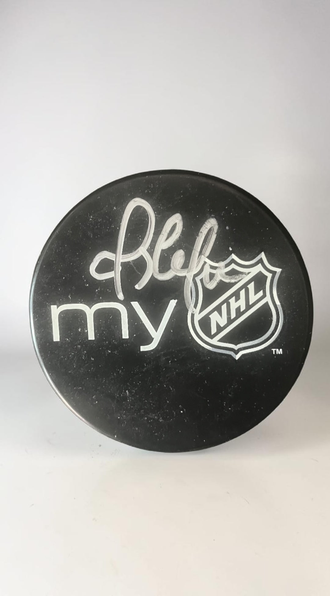 Mario Lemieux Signed Hockey Puck: This lot is a hockey puck, autographed by Mario Lemieux. If you wish to upgrade to a third party authentication with holographic QR code and item scoring, an additional charge of 30 UK Pound would be 