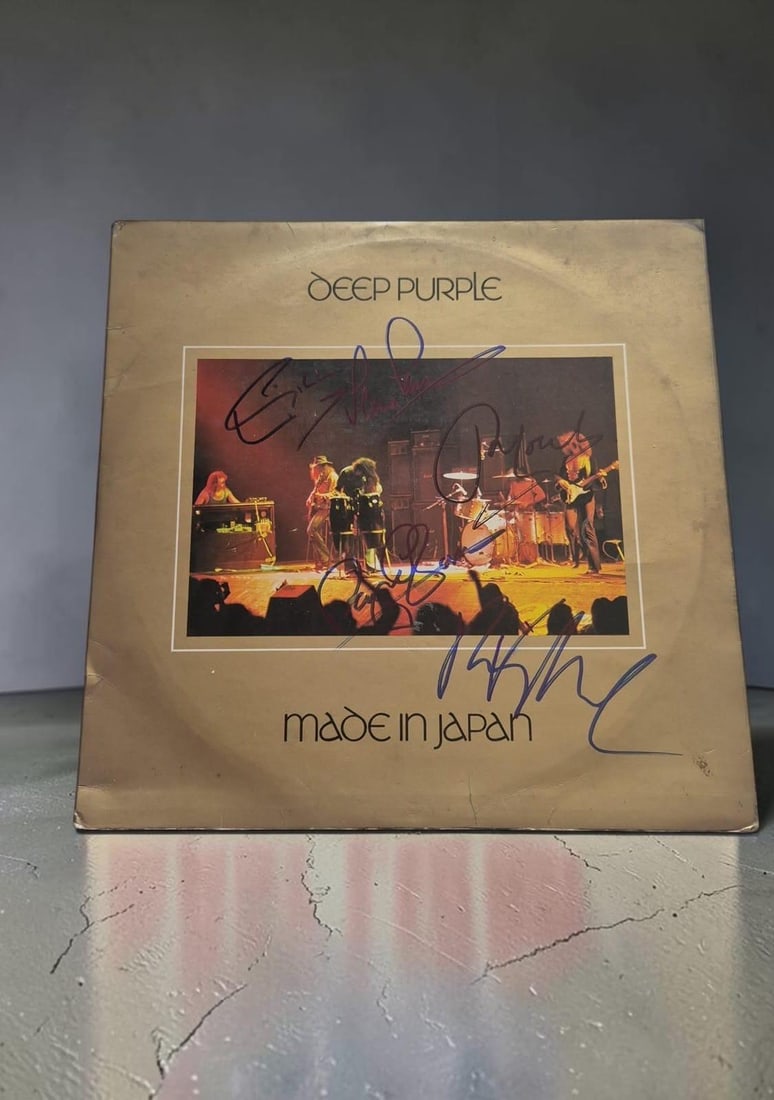 Deep Purple Made In Japan Signed Vinyl: This lot is a 12" vinyl (Made In Japan), autographed by Ian Gillan, Jon Lord, Ritchie Blackmore, Roger Glover and Ian Paice of Deep Purple. If you wish to upgrade to a third party authentication with 