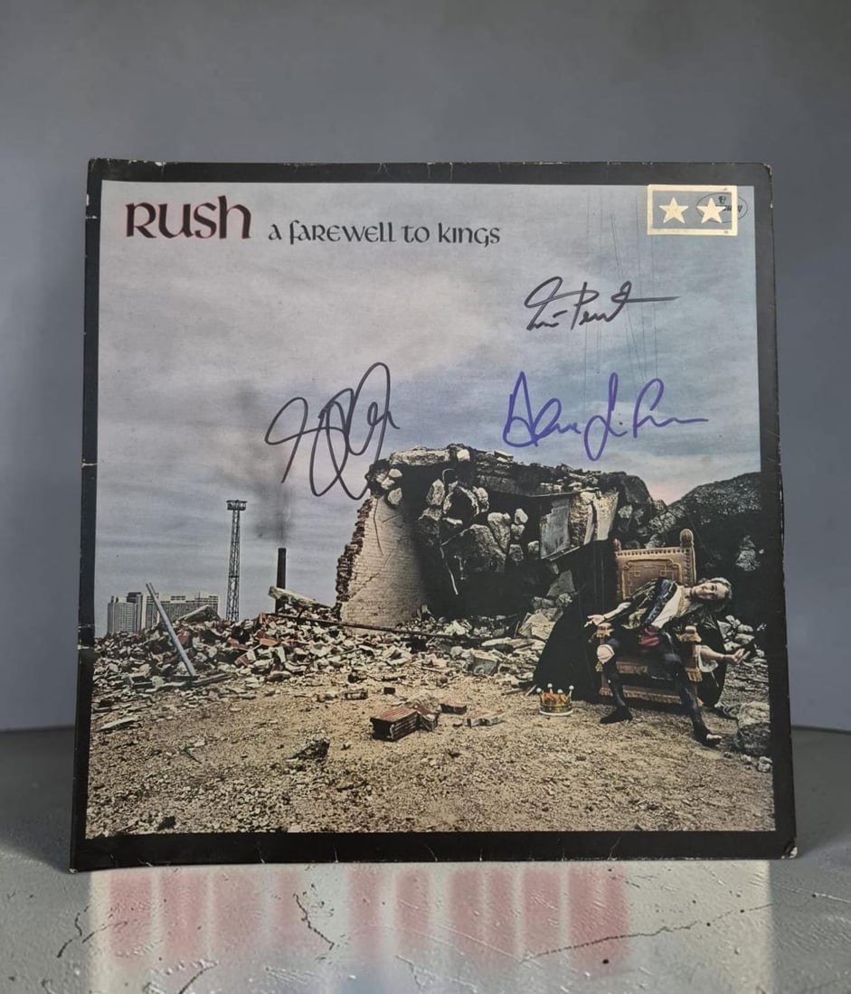 Rush A Farewell To kings Signed 12" Vinyl: This lot is a 12" vinyl (A Farewell To Kings), autographed by Geddy Lee, Alex Lifeson and Neil Peart of Rush. If you wish to upgrade to a third party authentication with holographic QR code and item s