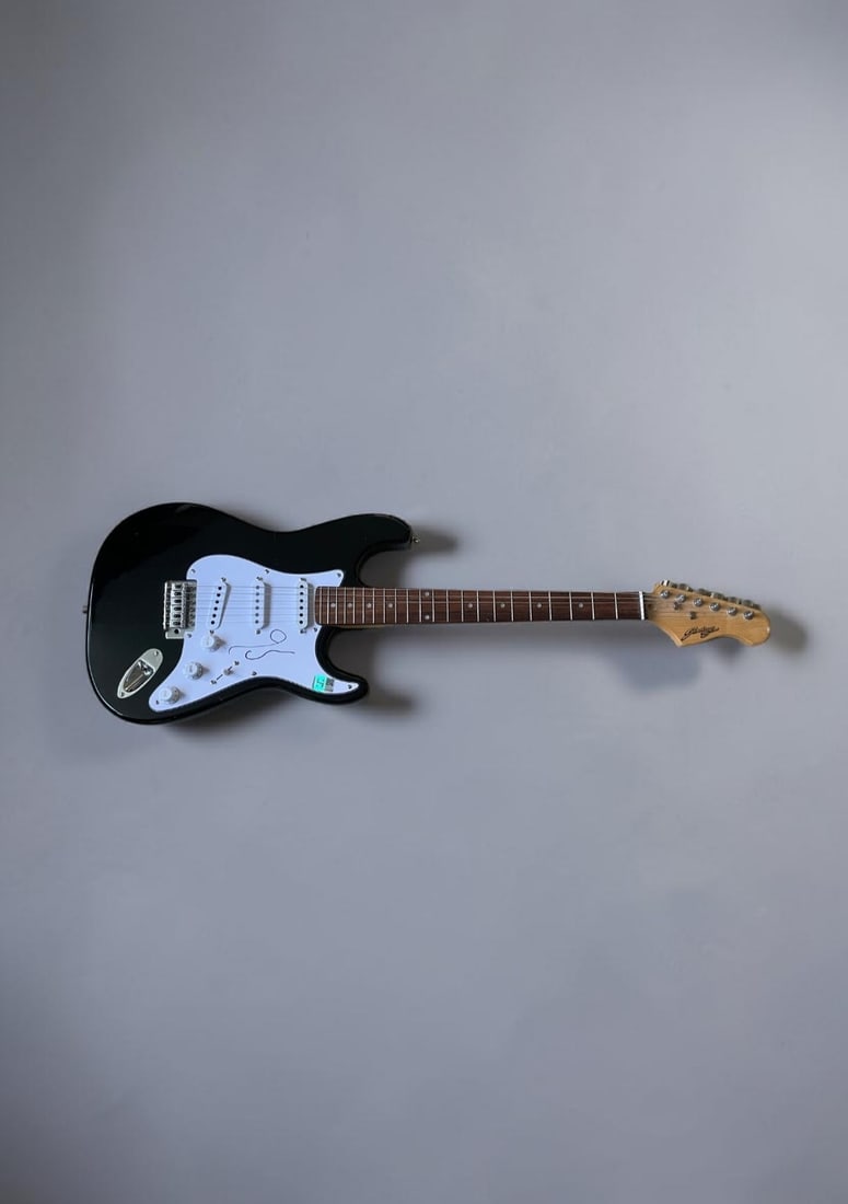 Noel Gallagher Oasis Signed Stratocaster Style Electric Guitar: This lot is a Stratocaster style electric guitar, autographed by Noel Gallagher of Oasis. If you wish to upgrade to a third party authentication with holographic QR code and item scoring, an additiona