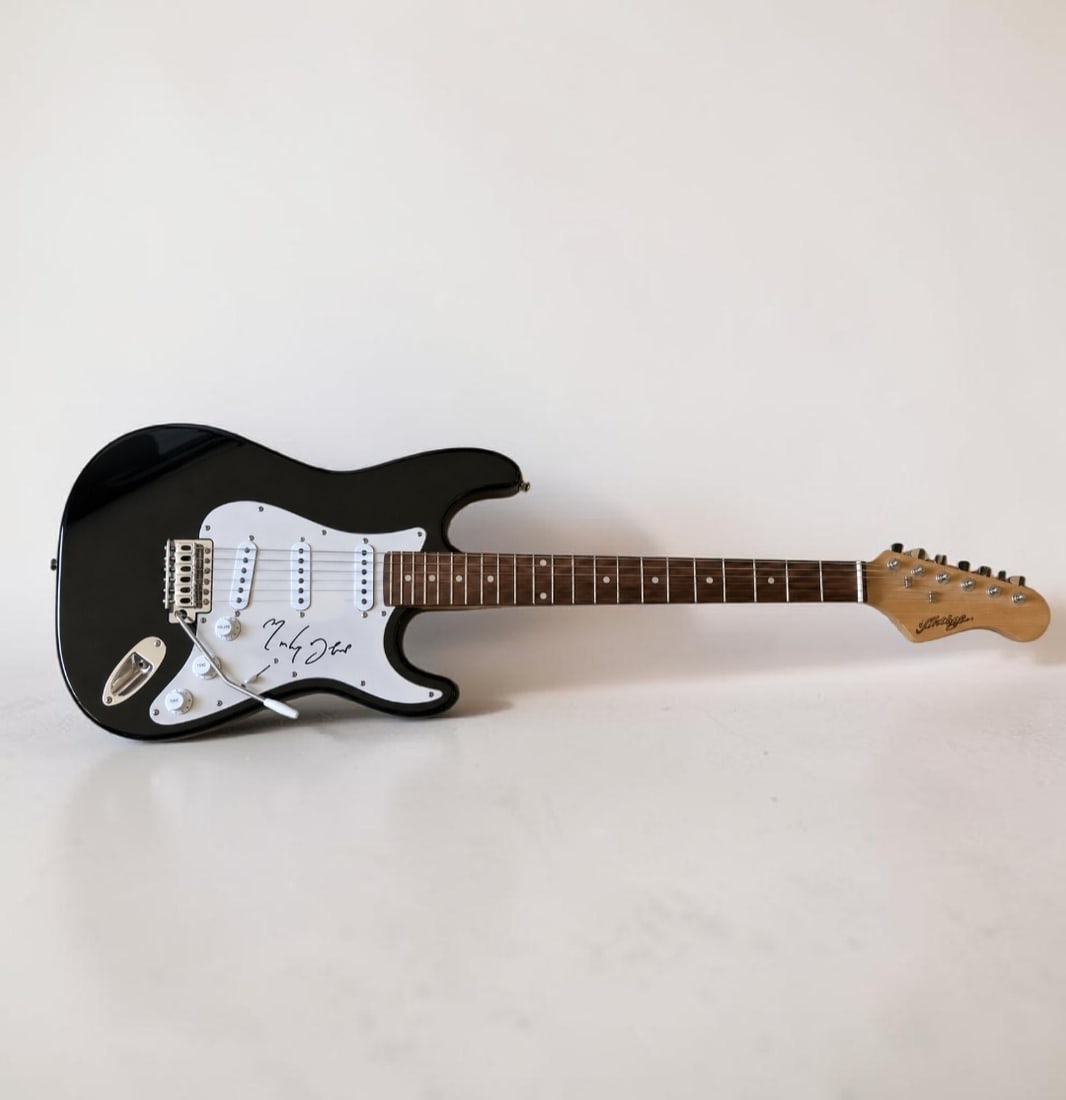 Mark Knopfler Dire Straites Signed Electric Guitar: This lot is an electric guitar, autographed by Mark Knopfler of Dire Straites. If you wish to upgrade to a third party authentication with holographic QR code and item scoring, an additional charge