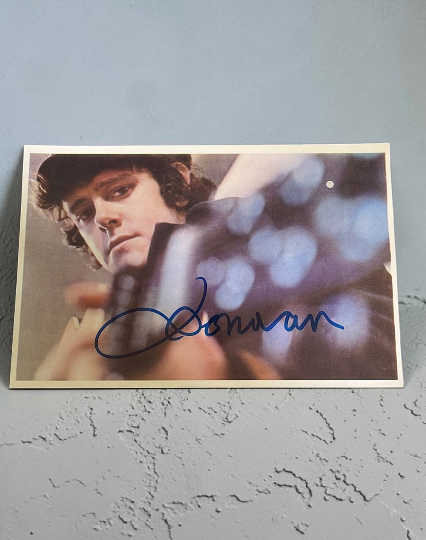 Donovan Signed Photograph: This lot is a 12x8" photograph, autographed by Donovan. If you wish to upgrade to a third party authentication with holographic QR code and item scoring, an additional charge of 30 UK Pound would be
