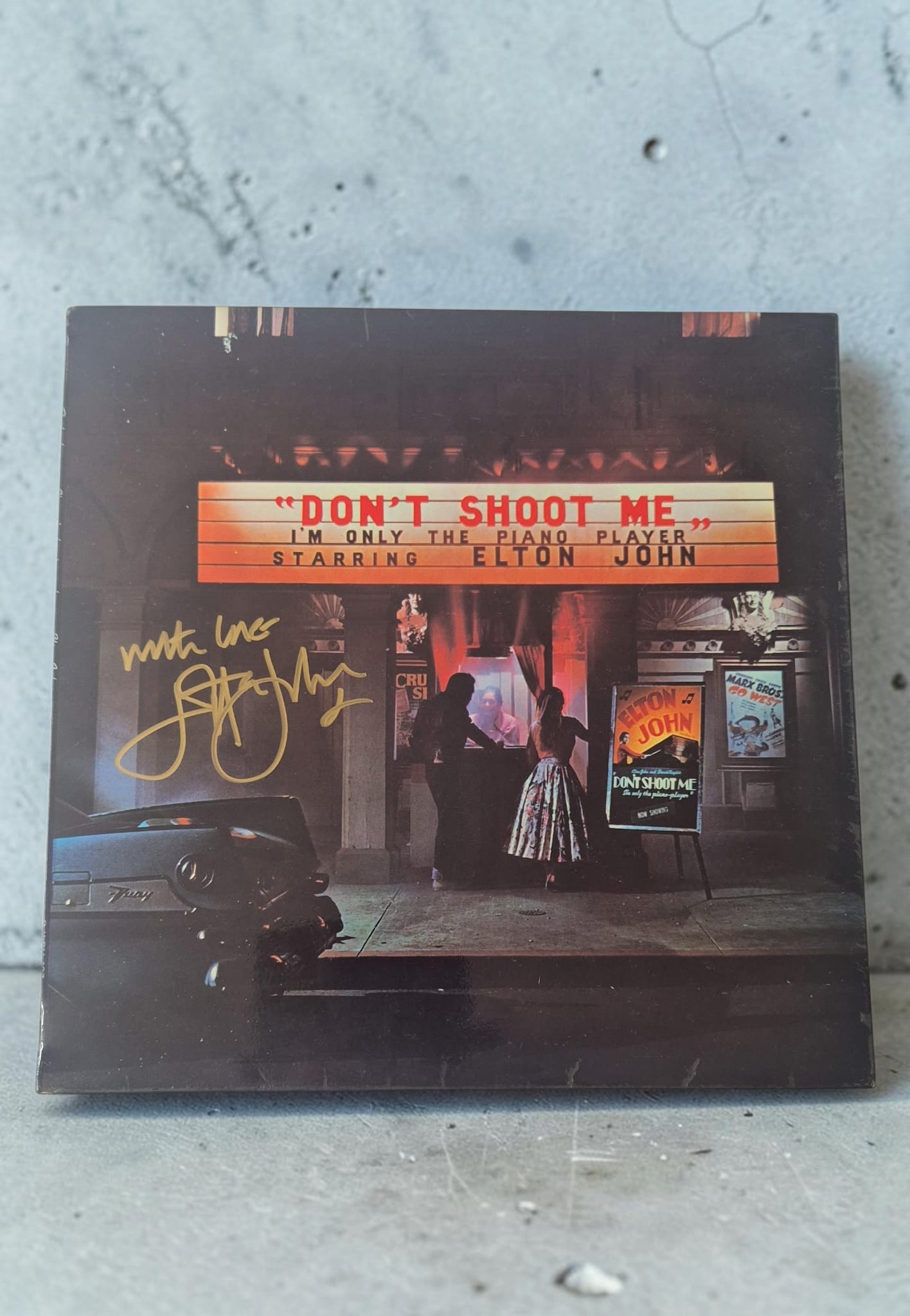 Elton John Don't Shoot Me I'm Only The Piano Player Signed Vinyl LP: This lot is a vinyl LP (Don't Shoot Me I'm Only The Piano Player), autographed by Elton John. If you wish to upgrade to a third party authentication with holographic QR code and item scoring, an addit
