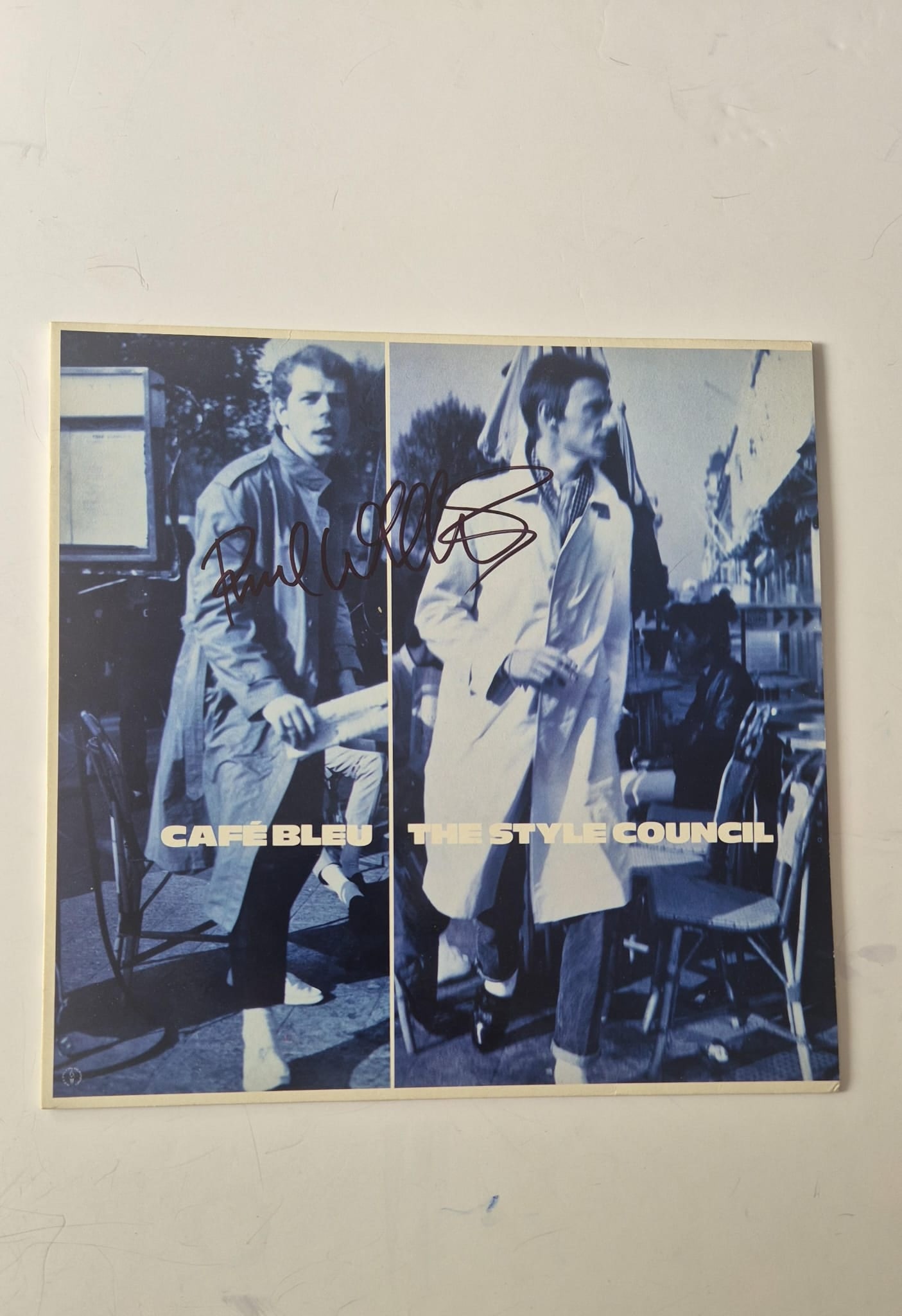 Paul Weller The Style Council Caf? Bleu Signed Vinyl LP: This lot is a vinyl LP (Cafe Bleu), autographed by Paul Weller of The Style Council. If you wish to upgrade to a third party authentication with holographic QR code and item scoring, an additional cha