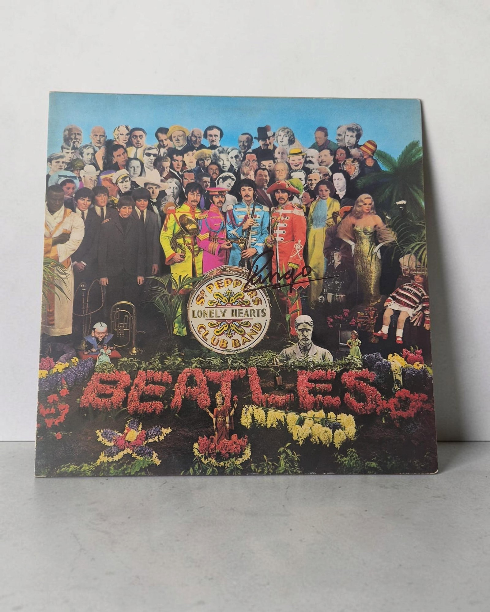Ringo Starr The Beatles SGT Peppers Lonely Hearts Club Band Signed Vinyl LP: This lot is a vinyl LP (SGT Peppers Lonely Hearts Club Band Signed Vinyl LP ), autographed by Ringo Starr of The Beatles. If you wish to upgrade to a third party authentication with holographic QR cod