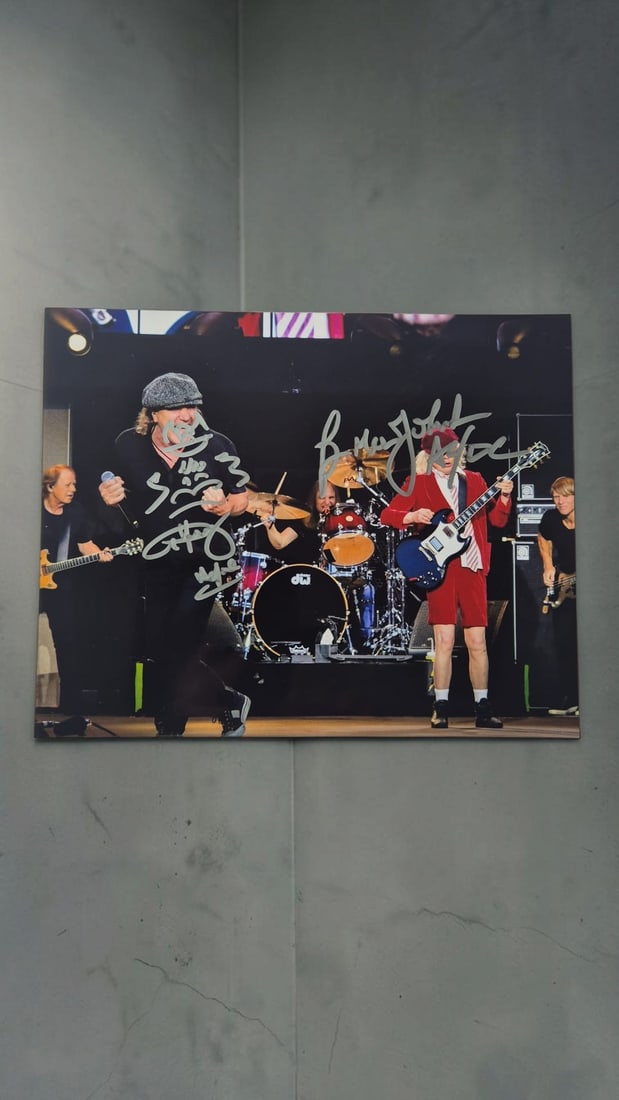 AC/DC Signed photograph (1 of 1)