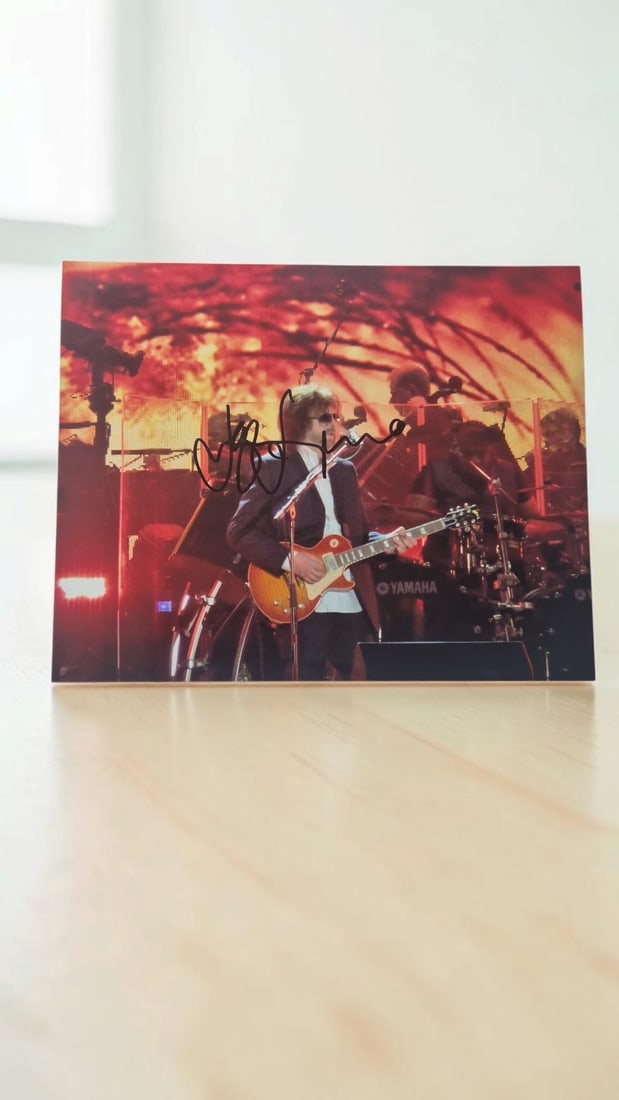 Jeff Lynne ELO Signed Photograph: This lot is a photograph, autographed by Jeff Lynne of ELO. If you wish to upgrade to a third party authentication with holographic QR code and item scoring, an additional charge of 30 UK Poundwould b