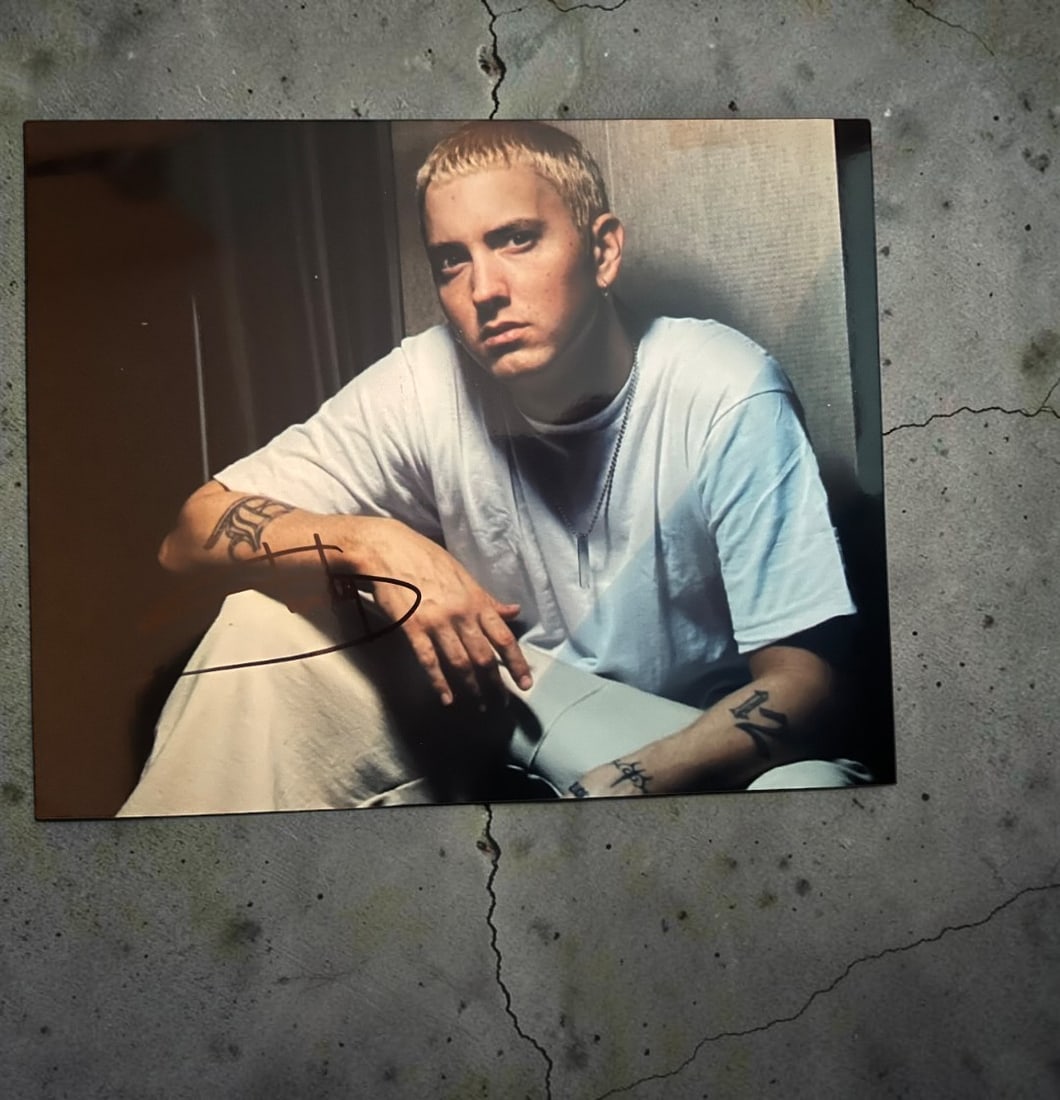 Eminem Signed Photograph: This lot is a 8x10" photograph, autographed by Eminem. If you wish to upgrade to a third party authentication with holographic QR code and item scoring, an additional charge of 30 Uk Pound would be ap