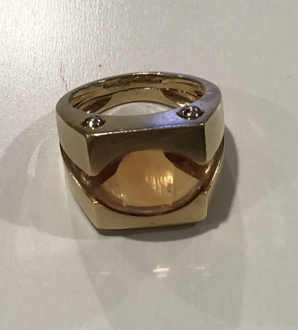 Roberto Coin 18K Citrine Ring: Marked 750 with a star. Also 1226 VI. Roberto Coin 18k and Citrine Ring. Ring weight is 14.3 grams.
