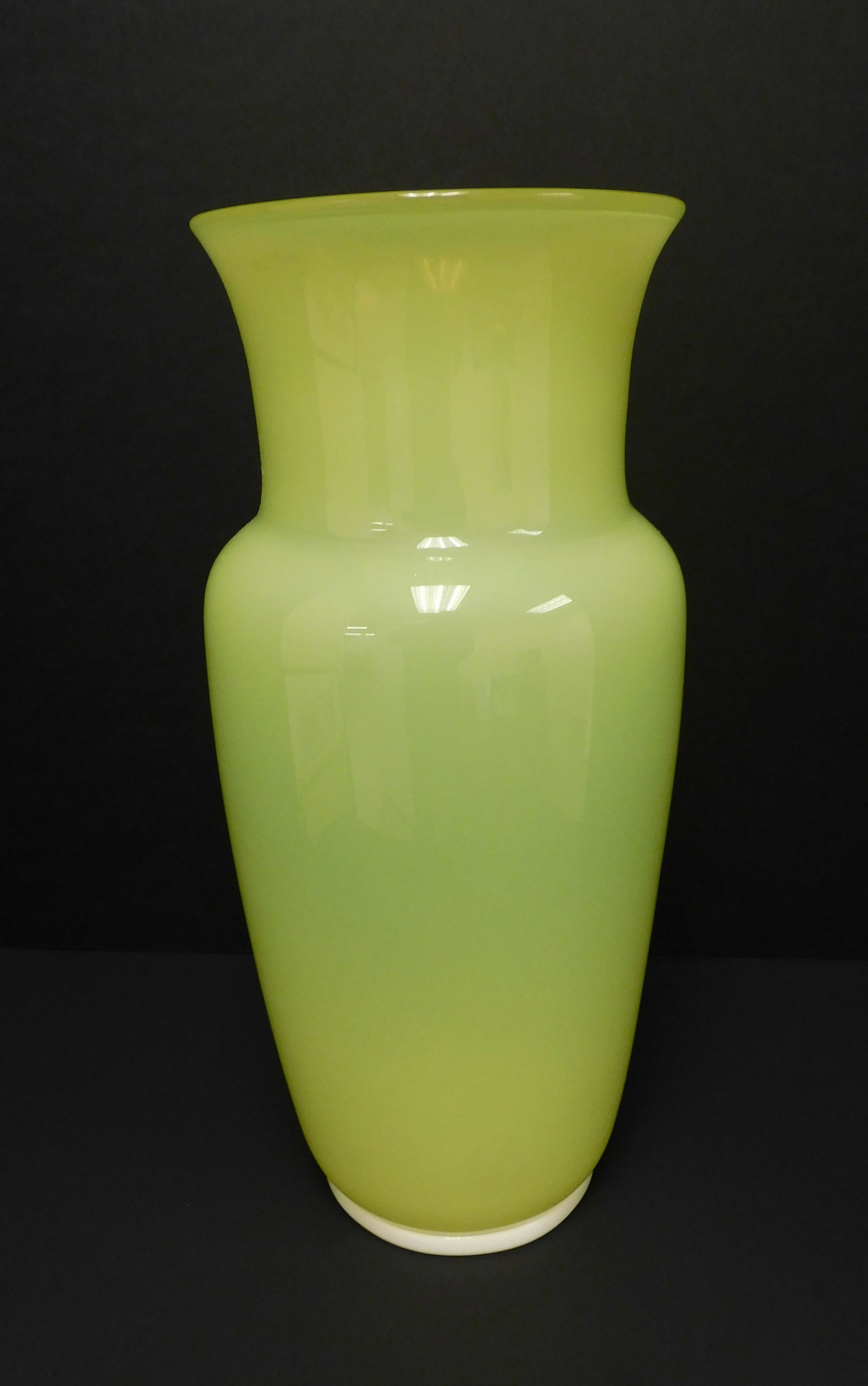 Carlo Scarpa Cinese Murano Vase with white paste foot: Carlo Scarpa Cinese Murano Vase with white paste foot Signed with 3 line acid stamp "Venini Murano Italia"