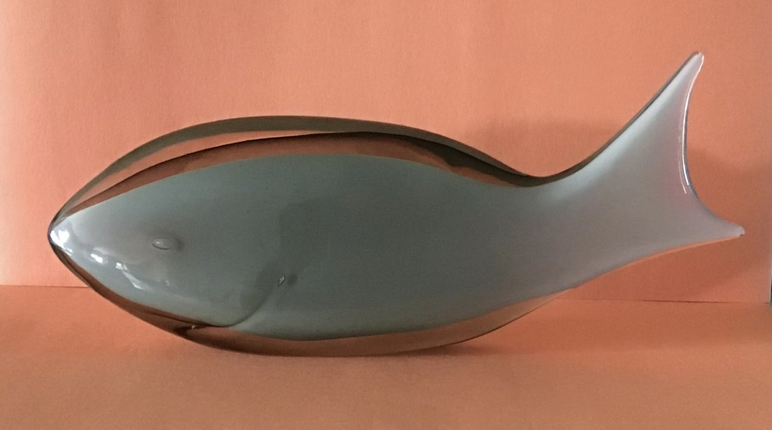 Gino Cenedese Murano Pesce di Perla milky irredescent: Gino Cenedese Murano Pesce di Perla milky irredescent glass fish