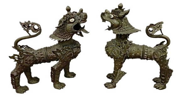 Large Bronze or Brass Pair sculptural foo dogs: Large Bronze or Brass Pair sculptural foo dogs