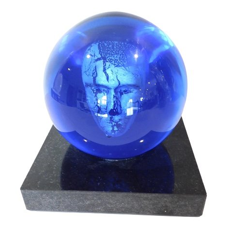 Bertil Vallien Kosta Figural  Sculpture on granite (1 of 3)