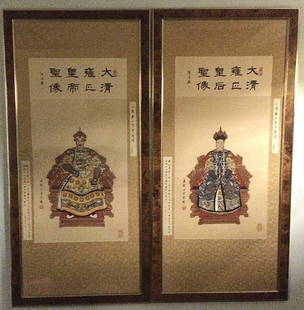 Watercolor on SILK Chinese pair of Antique Framed: Watercolor on SILK Chinese pair of Antique Framed Figures in vibrant colors